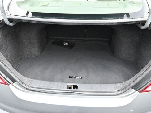 Used 2013 Nissan Versa SV w/ Convenience Pkg image 9