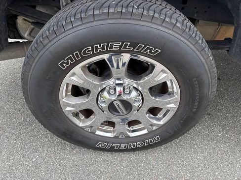 Used 2021 Ford F250 Lariat w/ Lariat Ultimate Package AWD/4WD image 9