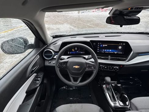 Used 2025 Chevrolet Trax LT image 15