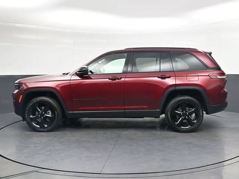 Used 2024 Jeep Grand Cherokee Altitude AWD/4WD image 9