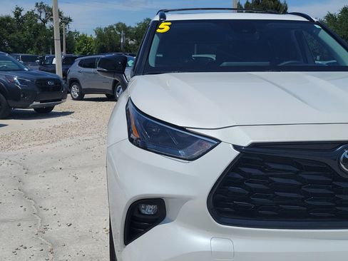 Used 2025 Toyota Highlander XLE AWD/4WD image 7