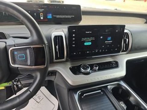 Used 2025 Ford Expedition Active RWD image 5