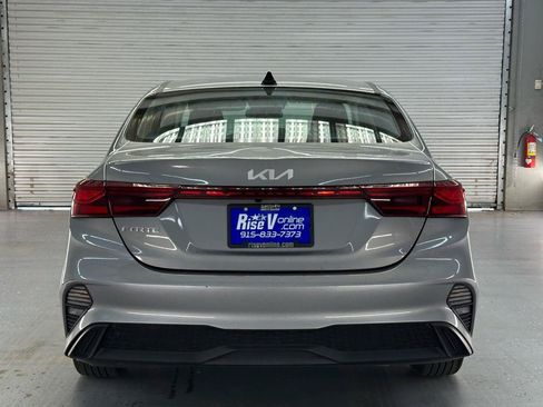 Used 2022 Kia Forte LXS FWD image 7