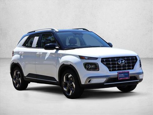 Certified 2026 Hyundai Venue SEL FWD image 3