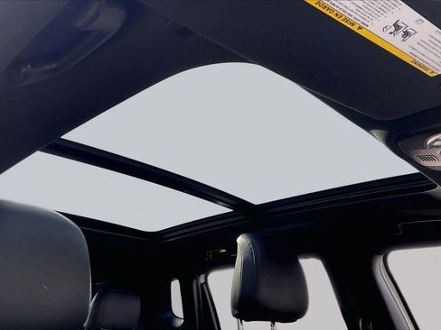 Used 2024 Jeep Compass Latitude w/ Sun and Sound Group image 16