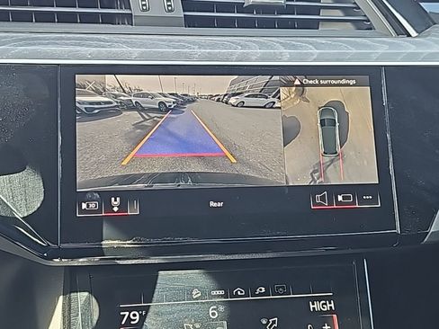 Used 2022 Audi e-tron Premium w/ Convenience Plus Package image 8