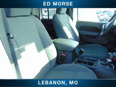 Used 2025 Jeep Gladiator Sport image 16