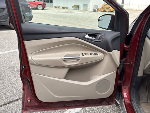 Used 2015 Ford Escape SE image 12