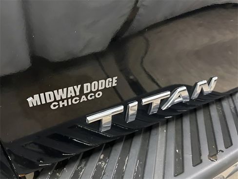 Used 2015 Nissan Titan SV image 7