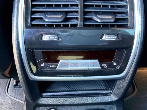 Used 2022 BMW X7 M50i image 30