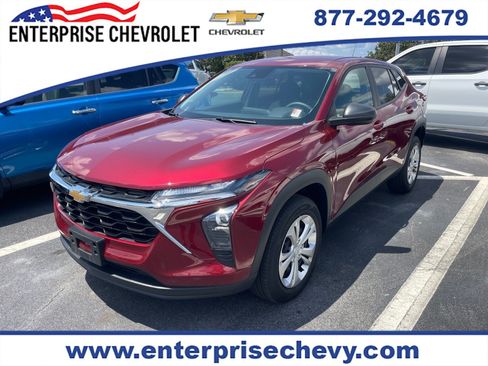 Used 2025 Chevrolet Trax LS w/ Driver Confidence Package FWD image 1