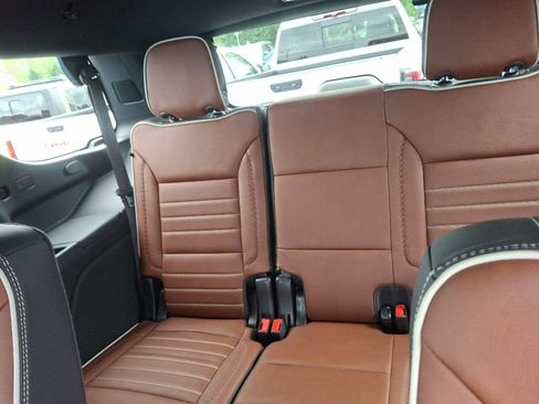 Used 2024 GMC Yukon Denali Ultimate AWD/4WD image 12
