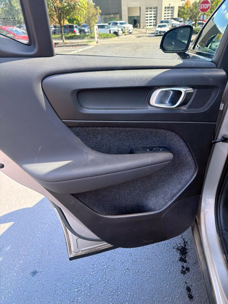 Certified 2023 Volvo XC40 Recharge Ultimate w/ Protection Package Premier AWD/4WD image 8