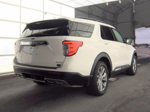Used 2022 Ford Explorer XLT w/ Equipment Group 202A AWD/4WD image 2