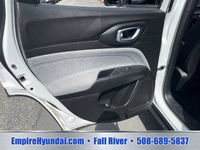 Used 2024 Jeep Compass Latitude AWD/4WD image 17