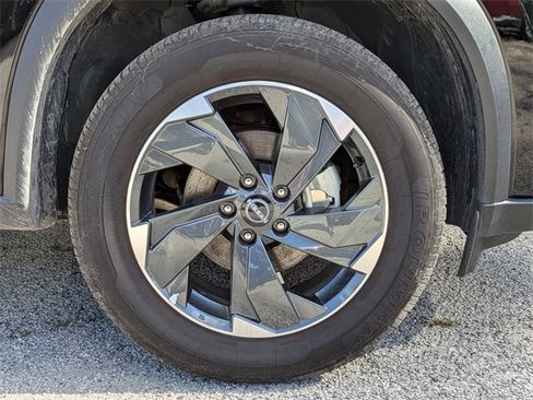 Used 2025 Nissan Rogue SV image 11