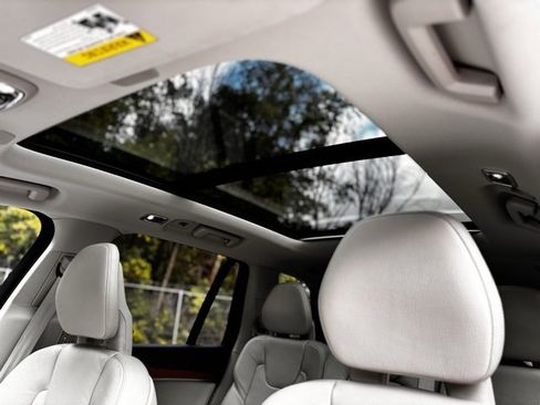 Used 2021 Volvo XC90 T6 Momentum image 18