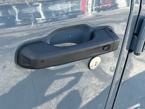 Used 2024 Jeep Wrangler Unlimited AWD/4WD image 13