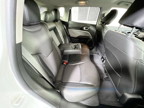 Used 2022 Jeep Compass Latitude image 24