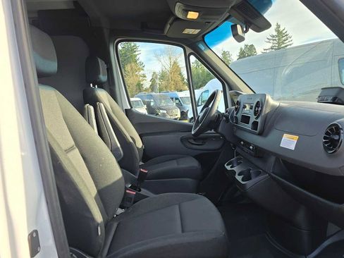 Used 2025 Mercedes-Benz Sprinter 2500 image 11