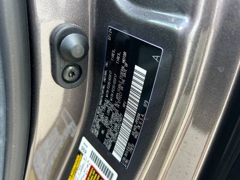 Used 2024 Toyota Sienna XLE FWD image 10