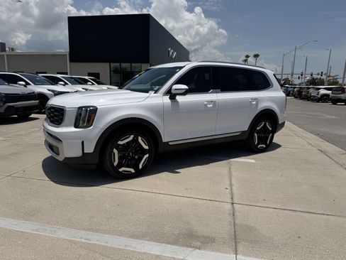 Certified 2024 Kia Telluride S FWD image 8