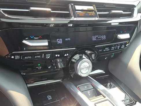 Used 2023 Acura MDX SH-AWD w/ Technology Package image 17