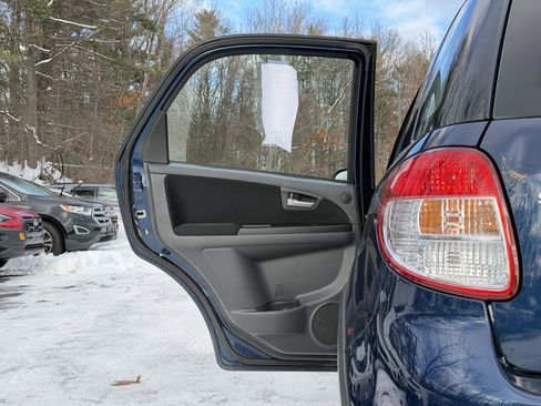 Used 2011 Suzuki SX4 Premium image 24