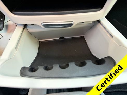 Certified 2024 Chrysler Pacifica Touring-L image 32