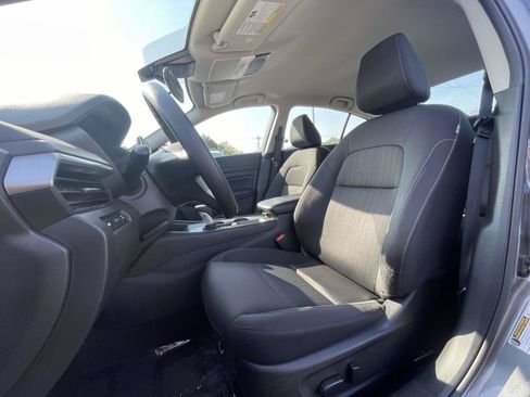 Used 2025 Nissan Altima 2.5 SV FWD image 16