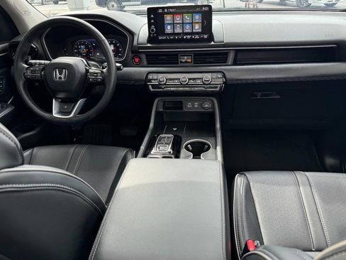 Used 2025 Honda Pilot Elite image 8