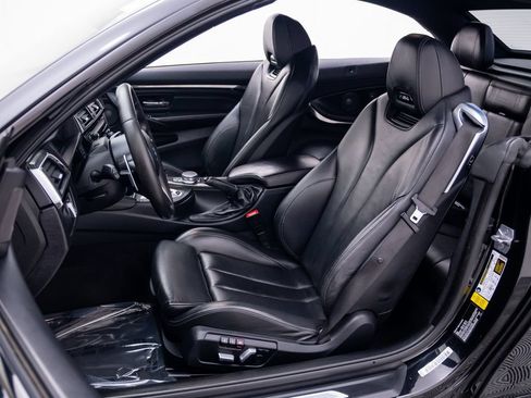 Used 2018 BMW M4 Convertible RWD image 18