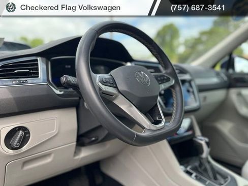 Used 2023 Volkswagen Tiguan SE w/ Panoramic Sunroof Package FWD image 17