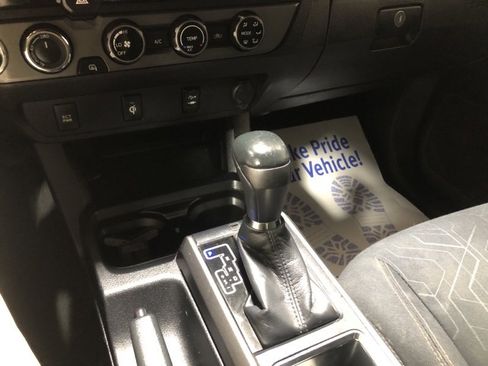 Used 2017 Toyota Tacoma TRD Sport w/ Tow Package (A/T) image 27