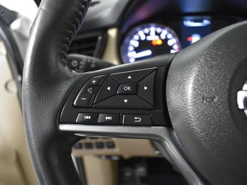 Used 2017 Nissan Rogue SV w/ SV Premium Package FWD image 16
