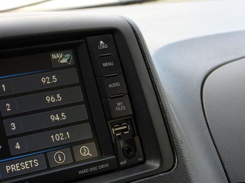 Used 2014 Chrysler Town & Country Touring-L image 38