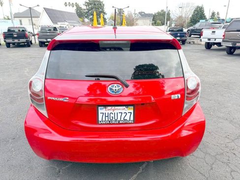 Used 2014 Toyota Prius C Two image 5