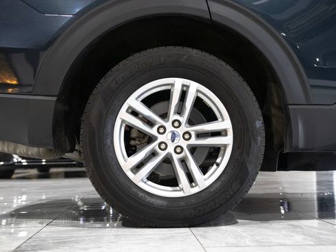 Used 2023 Ford Explorer XLT AWD/4WD image 32