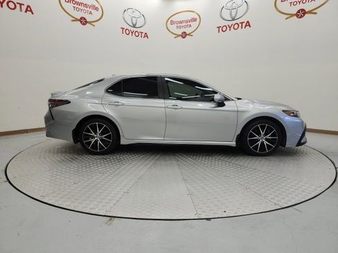Used 2023 Toyota Camry SE image 3