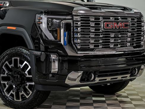 New 2026 GMC Sierra 2500 Denali w/ Denali Reserve Package AWD/4WD image 2