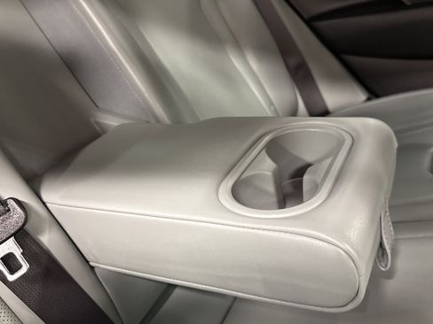 Used 2024 Hyundai Elantra Limited image 32