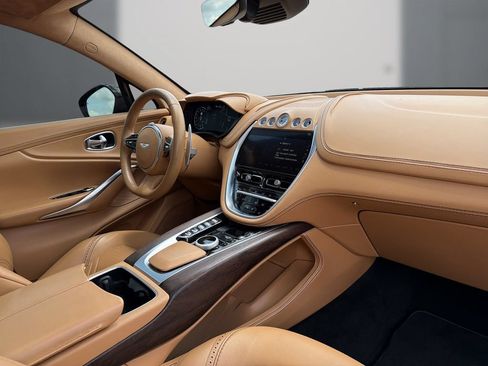 Used 2021 Aston Martin DBX AWD/4WD image 16