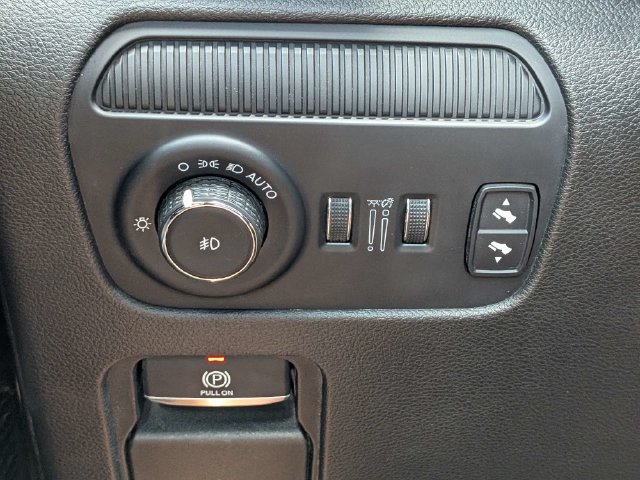 Used 2024 Jeep Wagoneer 4WD w/ Premium Group I image 27
