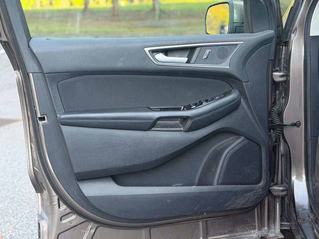 Used 2019 Ford Edge SEL FWD image 9