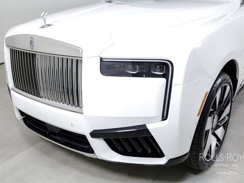Certified 2025 Rolls-Royce Cullinan image 40
