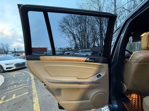 Used 2012 Mercedes-Benz GL 550 4MATIC image 15
