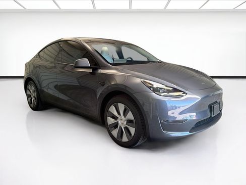 Used 2023 Tesla Model Y Long Range AWD/4WD image 3