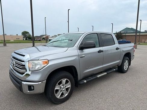 Used 2016 Toyota Tundra SR5 w/ SR5 Upgrade Package AWD/4WD image 2