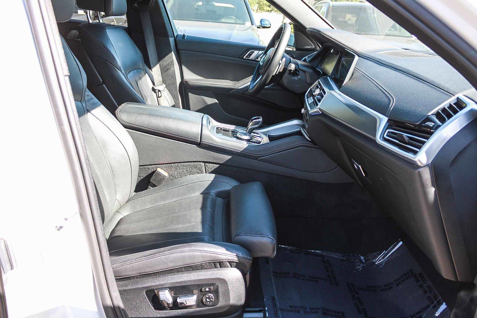 Used 2022 BMW X6 xDrive40i w/ M Sport Package AWD/4WD image 16
