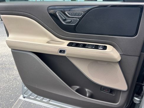 Used 2023 Lincoln Aviator 2WD image 10
